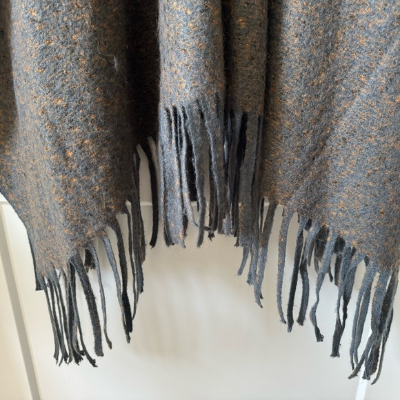 Modena* Cape - Picture 4 of 6